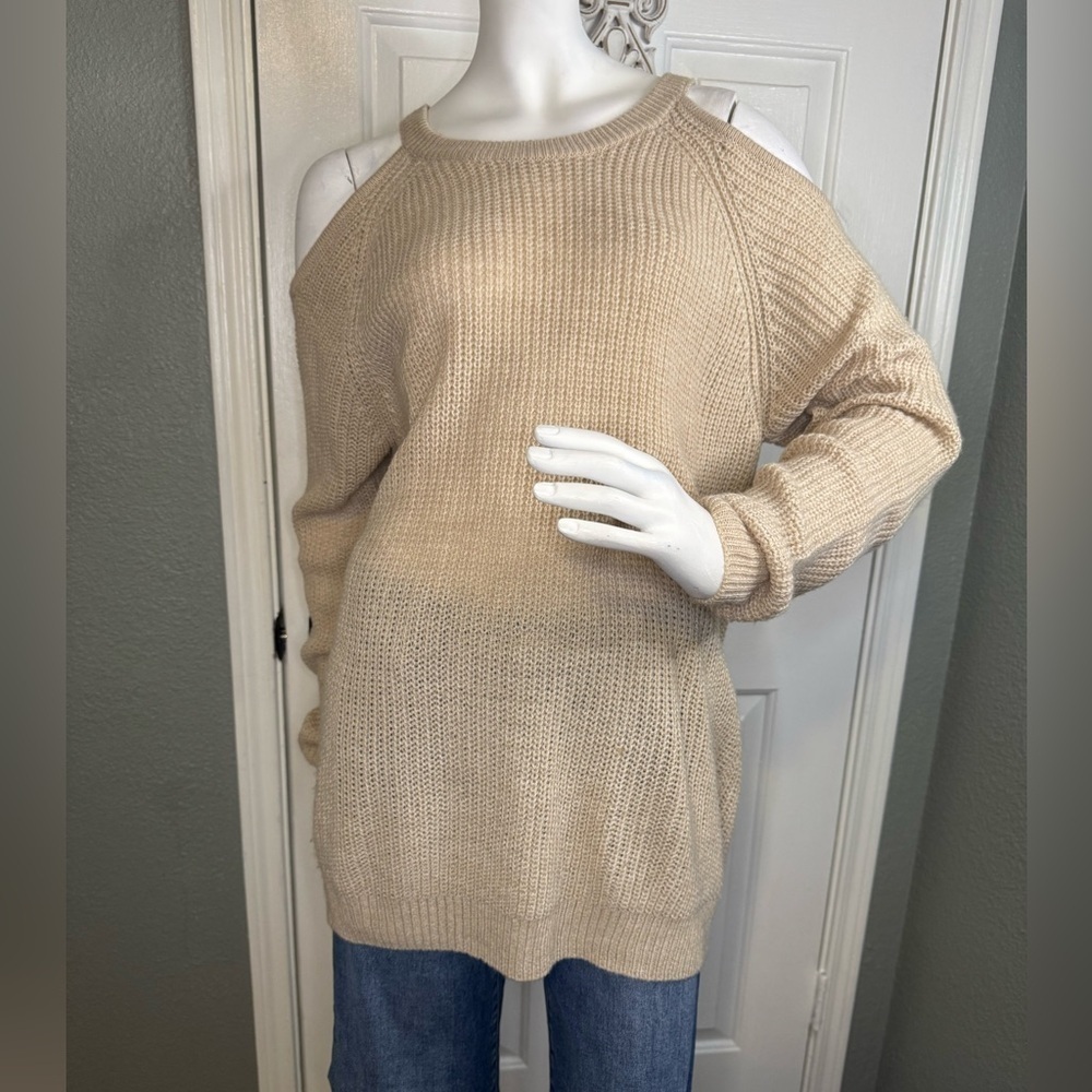 Sanctuary/ Anthropologie Cold Shoulder Sweater Size Medium.